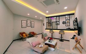 C Boutique Townhouse Station 18 Ipoh By Irainbow